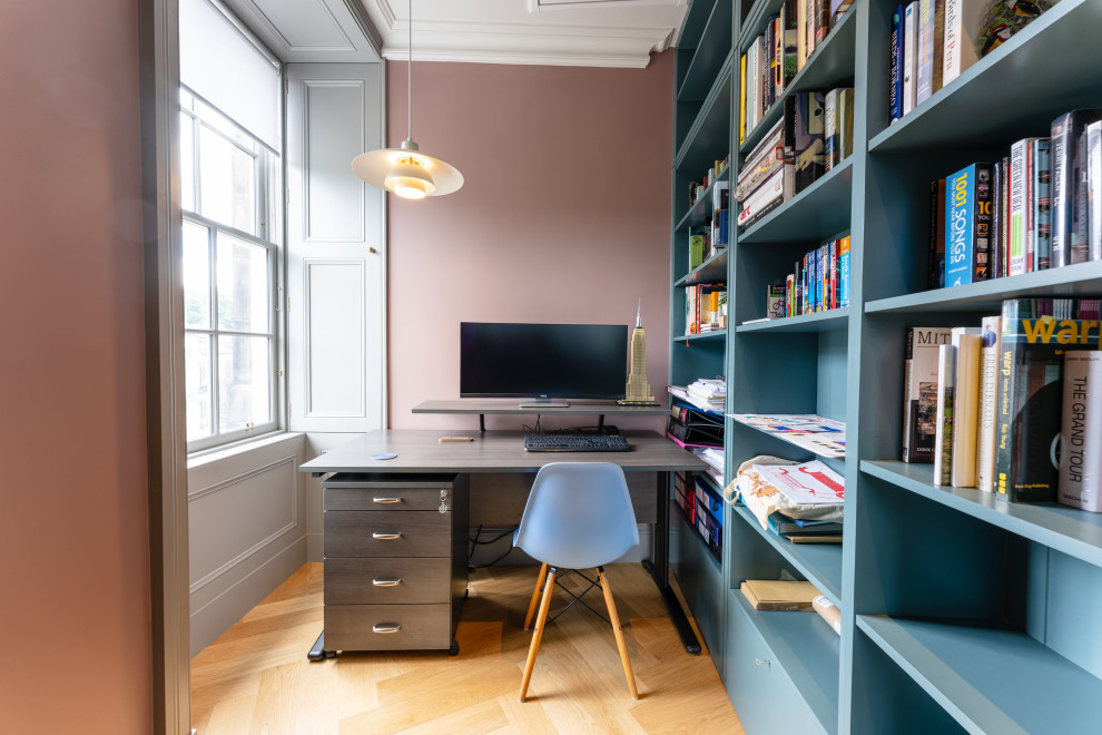 Photo of a contemporary home office in Edinburgh with a freestanding desk.