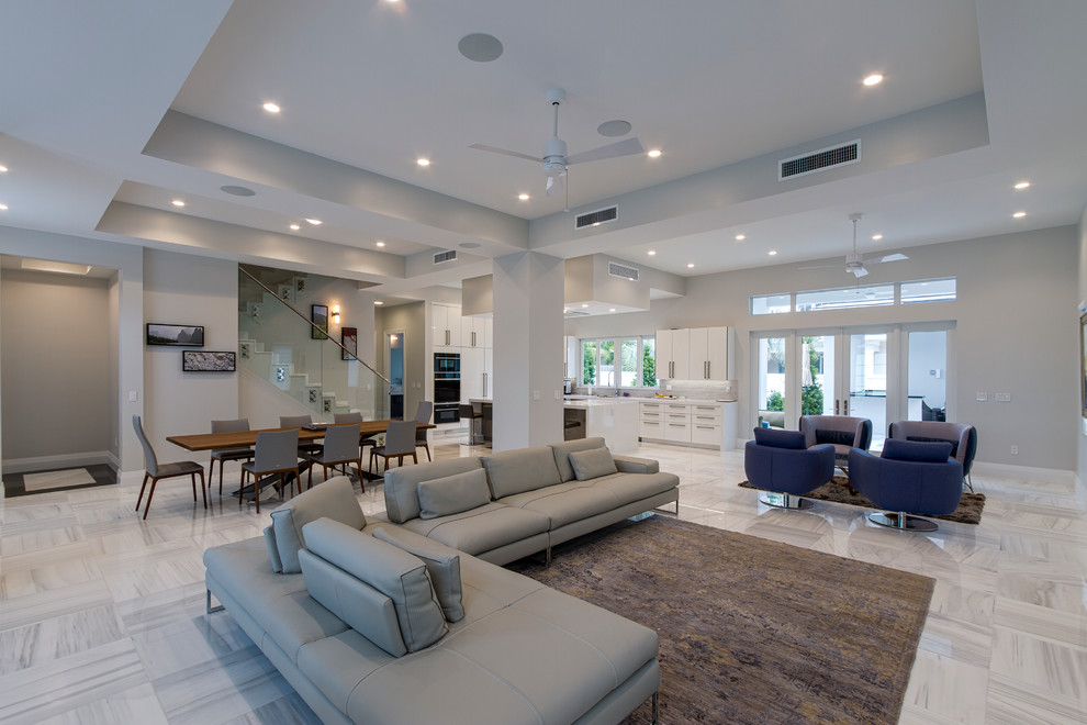 Inspiration for a transitional home design remodel in Miami