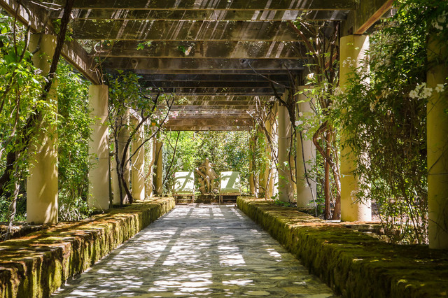 Chiltern Estate traditional-garden