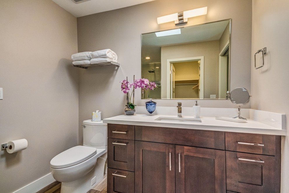Mid-sized contemporary 3/4 bathroom in Phoenix with shaker cabinets, dark wood cabinets, grey walls, porcelain floors, an undermount sink, engineered quartz benchtops, beige floor, a hinged shower door and white benchtops.