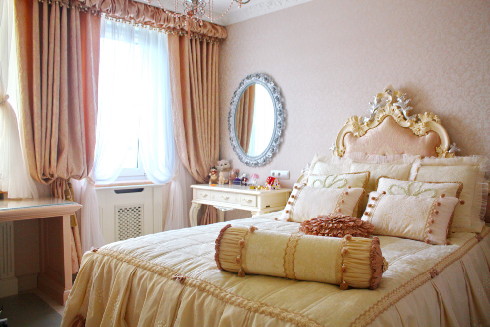 Спальни из розовой мечты: оформление кроватей; покрывала, валики, подушки
