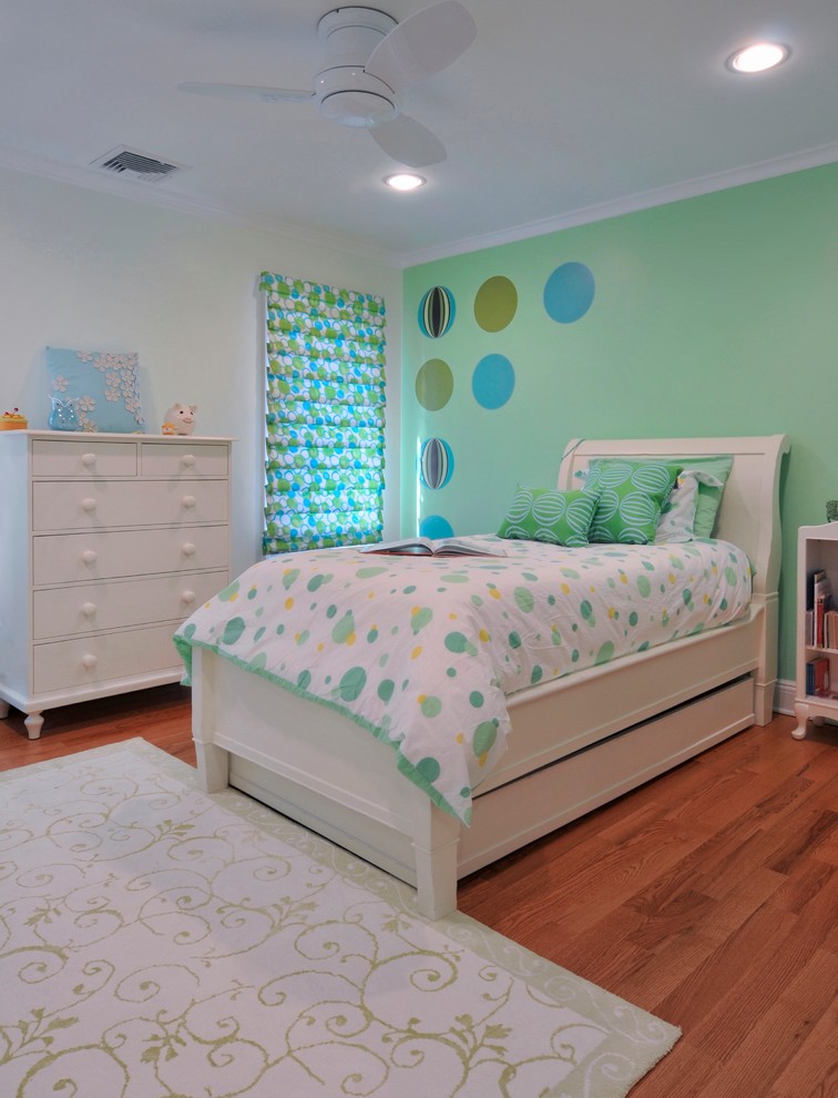 Inspiration for a mid-sized contemporary kids' bedroom for kids 4-10 years old and girls in New York with medium hardwood floors and multi-coloured walls.