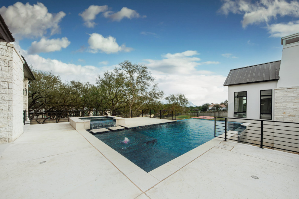 Inspiration for a transitional pool remodel in Austin