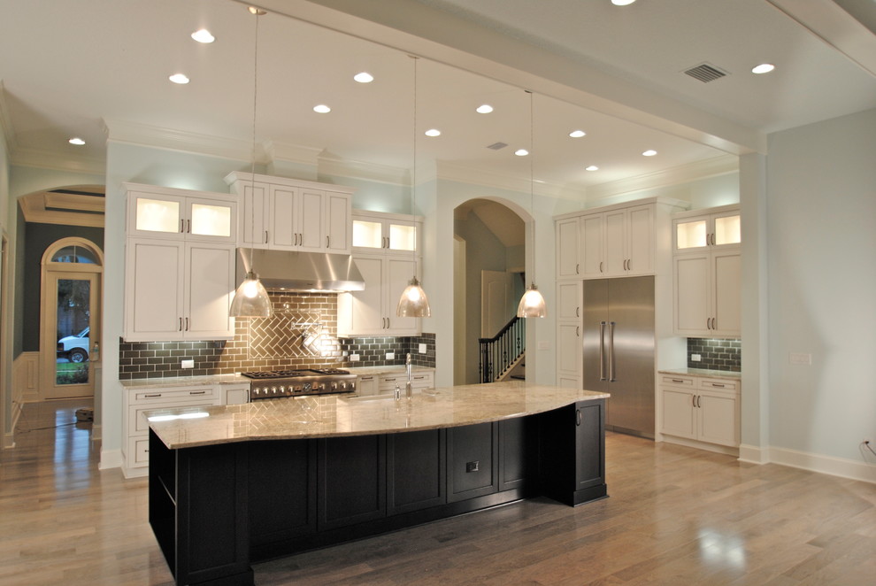 Inspiration for a classic kitchen in Jacksonville.