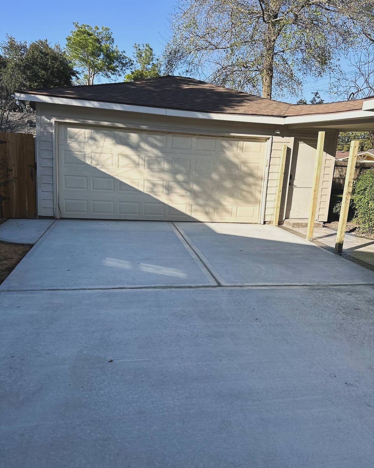 New driveway with sidewalks and stamped concrete!