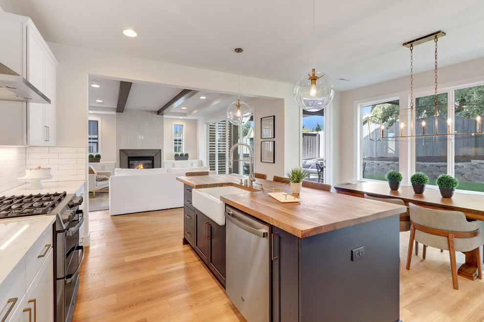 Transitional kitchen photo in Seattle