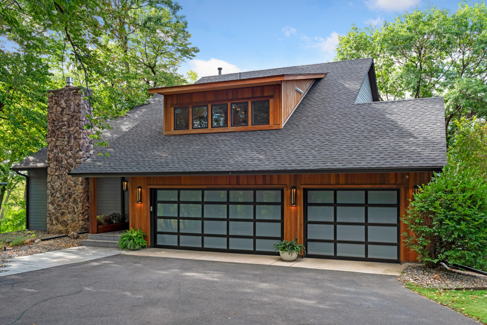 Photo of a large midcentury garage in Minneapolis.