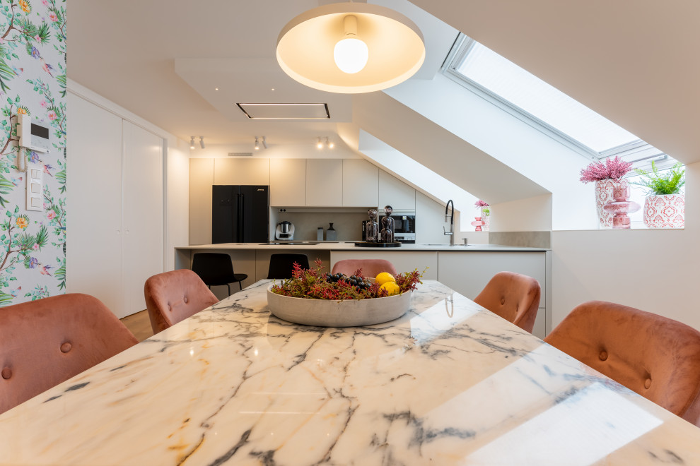 Atico "capricho" con algunos muebles de familia.