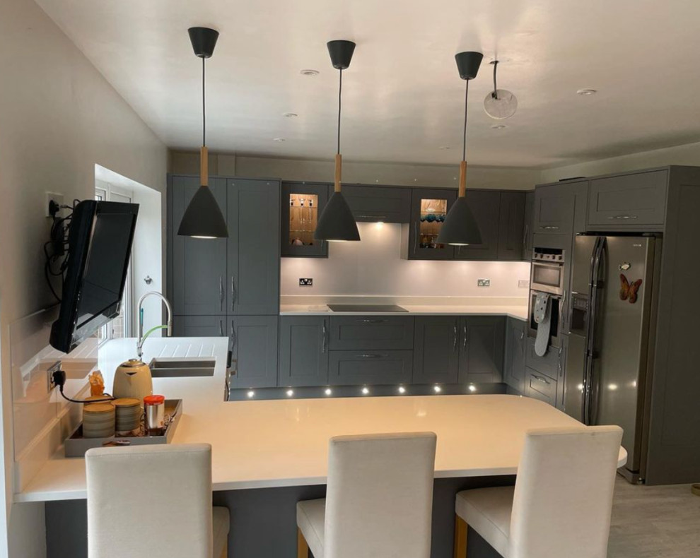 Contemporary kitchen in Singapore.