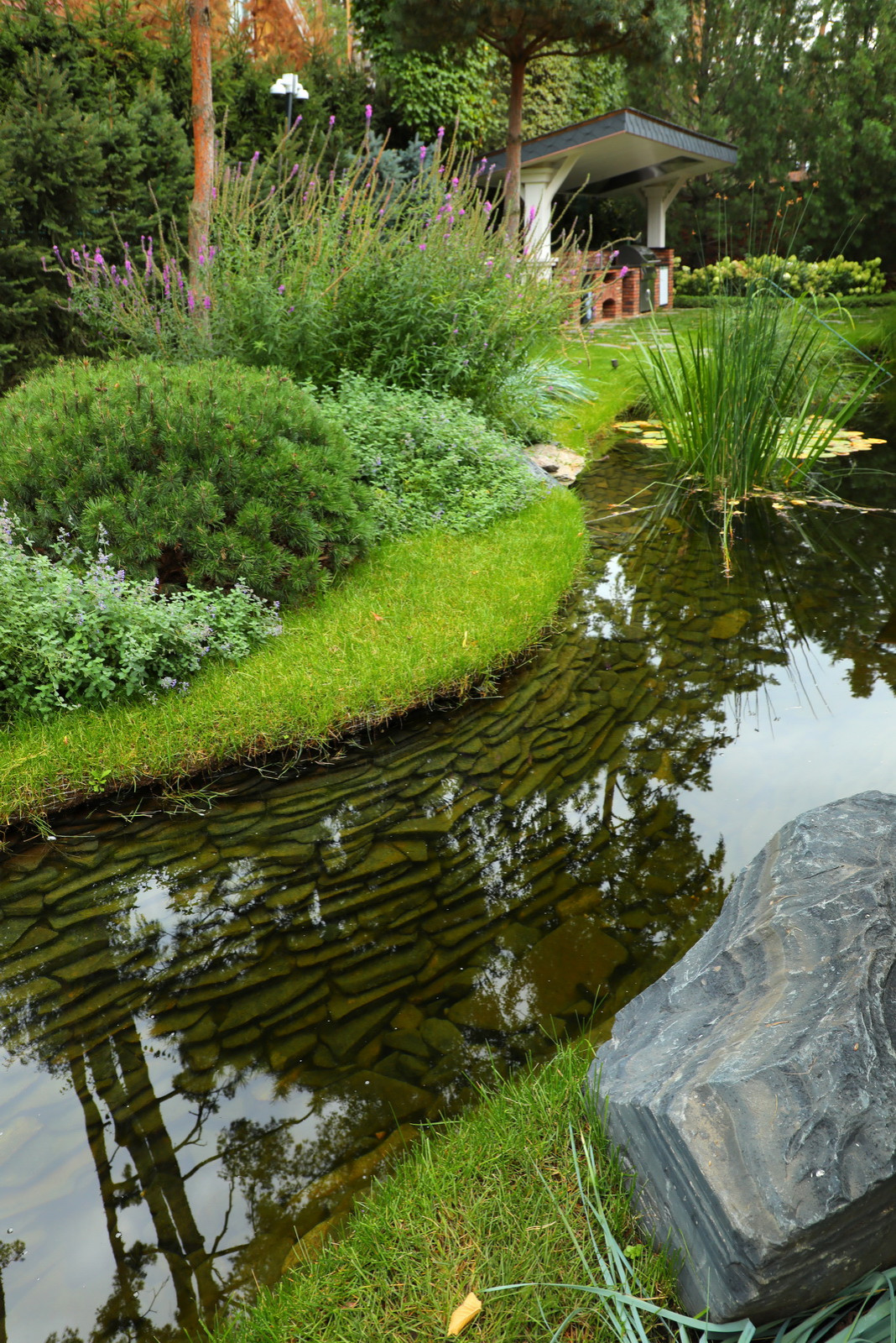 Коттеджный сад в Барвихе (дизайн и исполнение компании "Imperial Garden")