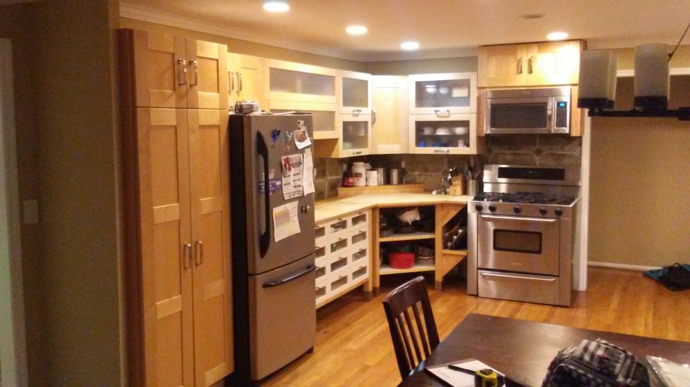 Transitional home design photo in Columbus