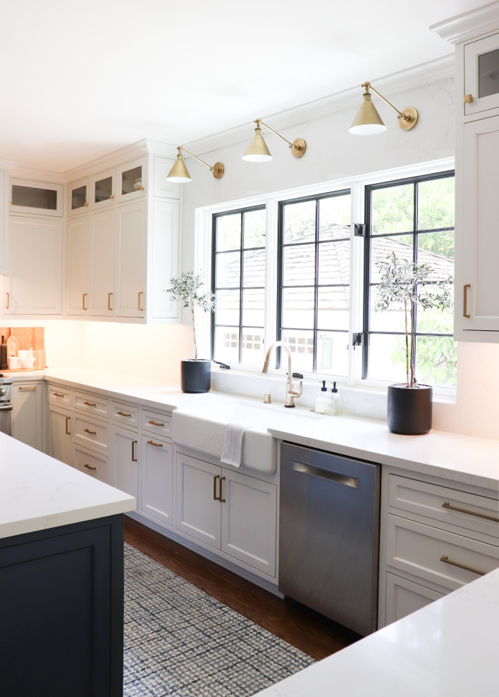 Photo of a transitional kitchen in Sacramento.