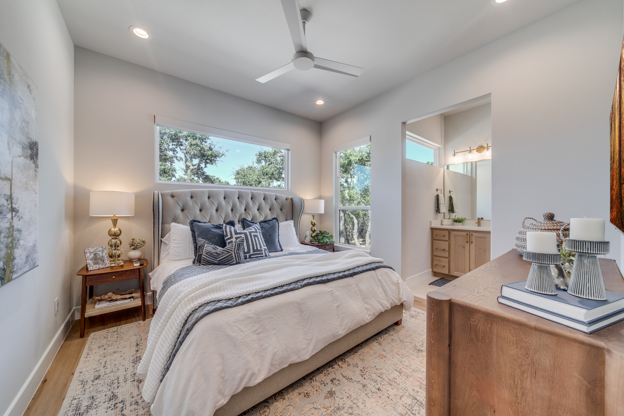 Modern European: 3,830 ft², 4 BR/3 BA/1 ST