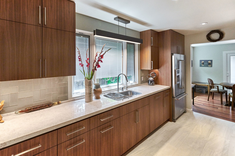 This is an example of a contemporary kitchen in San Francisco.