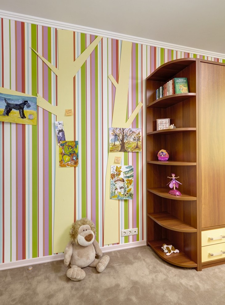 Mid-sized contemporary kids' room in Moscow with multi-coloured walls for kids 4-10 years old and girls.