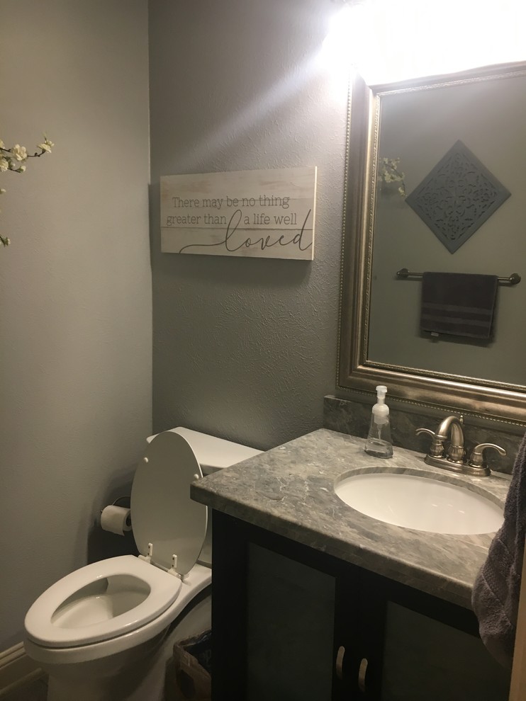 Example of a transitional home design design in Houston