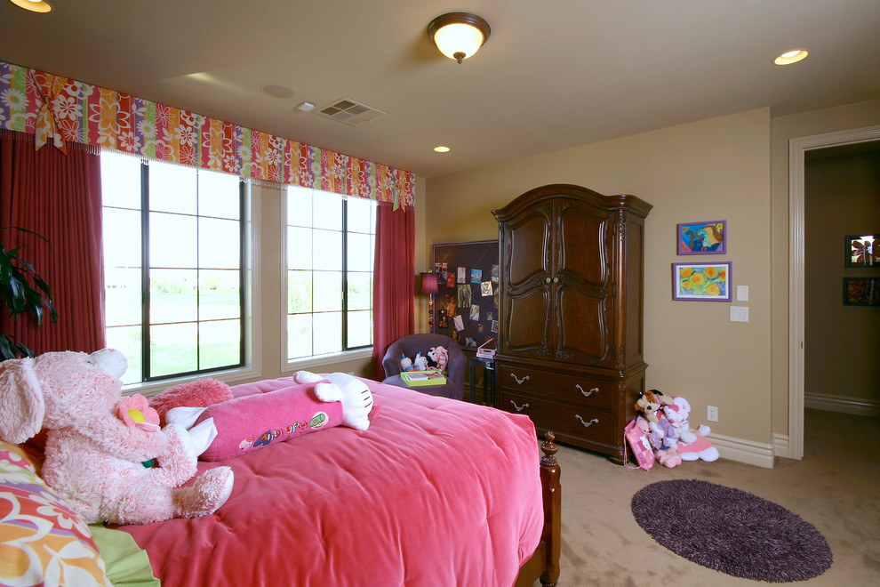 Design ideas for a large traditional kids' bedroom for kids 4-10 years old and girls in Las Vegas with carpet.