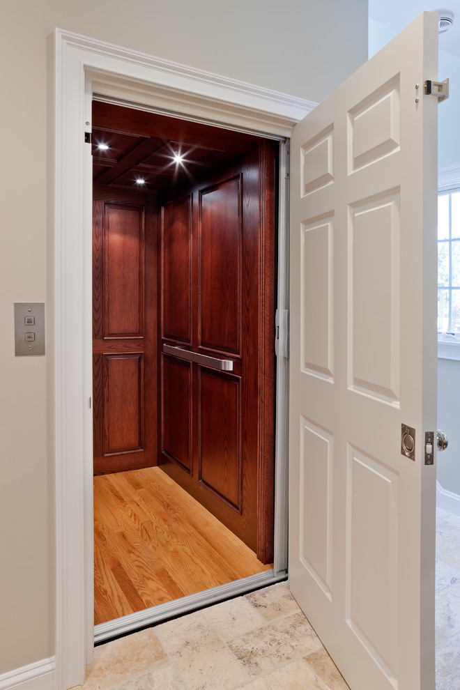 Example of a classic home design design in Boston