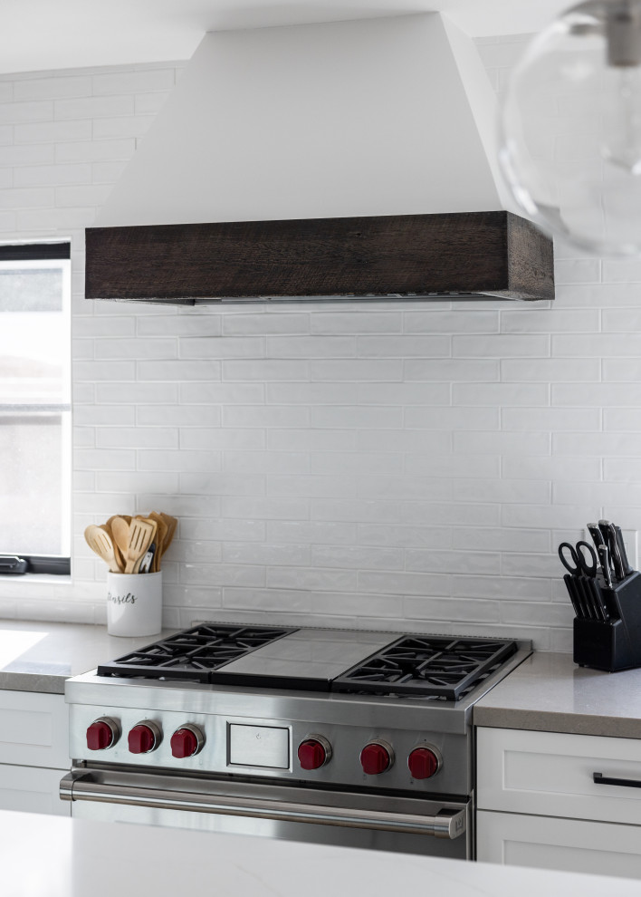 Transitional kitchen photo in Orange County