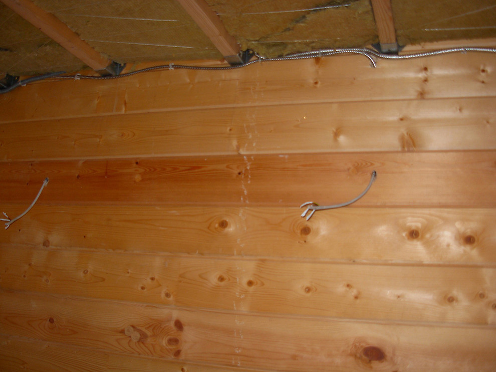 Скрытая электропроводка в деревянном доме из бревен