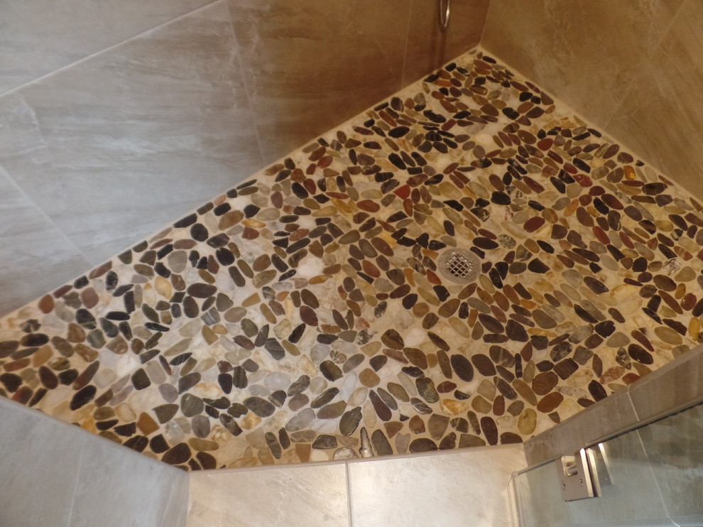 Mid-sized transitional master bathroom in Other with a corner shower, beige tile and porcelain tile.