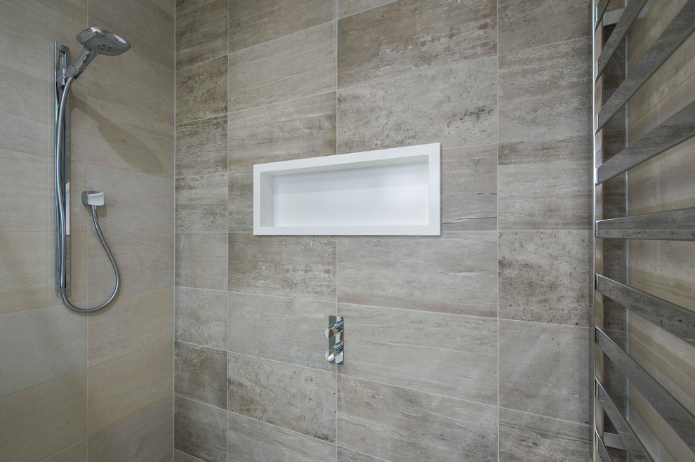 Photo of a modern bathroom in Melbourne.