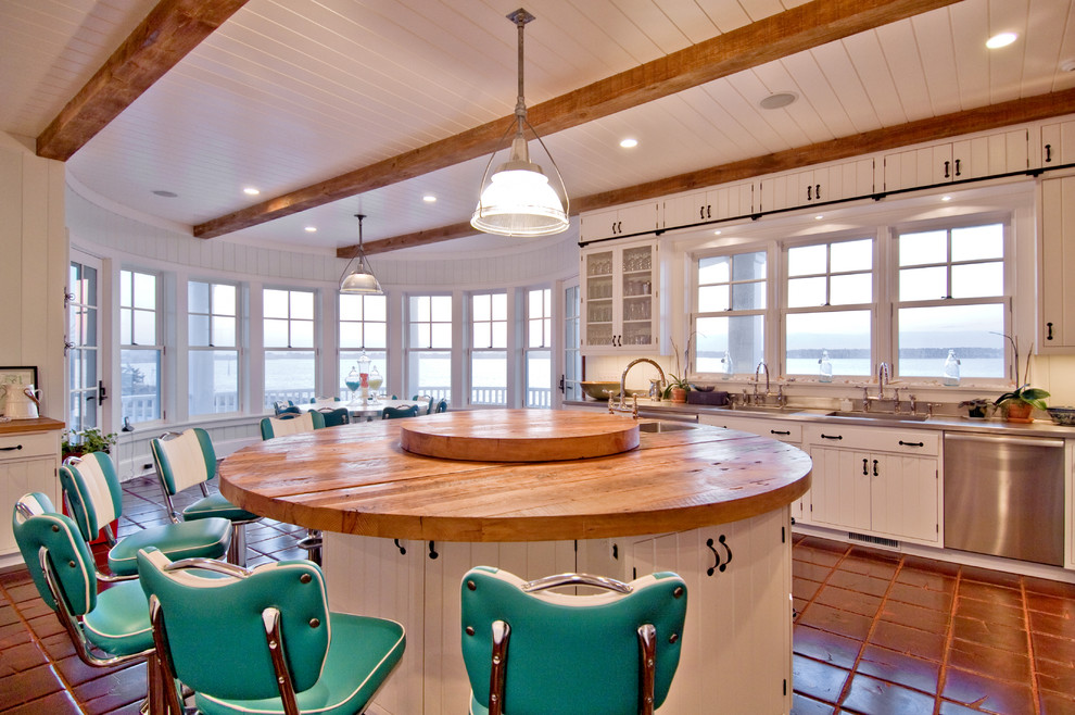 Kitchen - rustic kitchen idea in New York