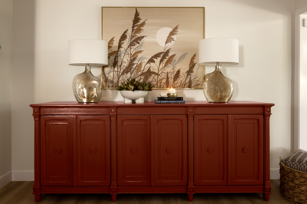 Example of a transitional home design design in Orange County