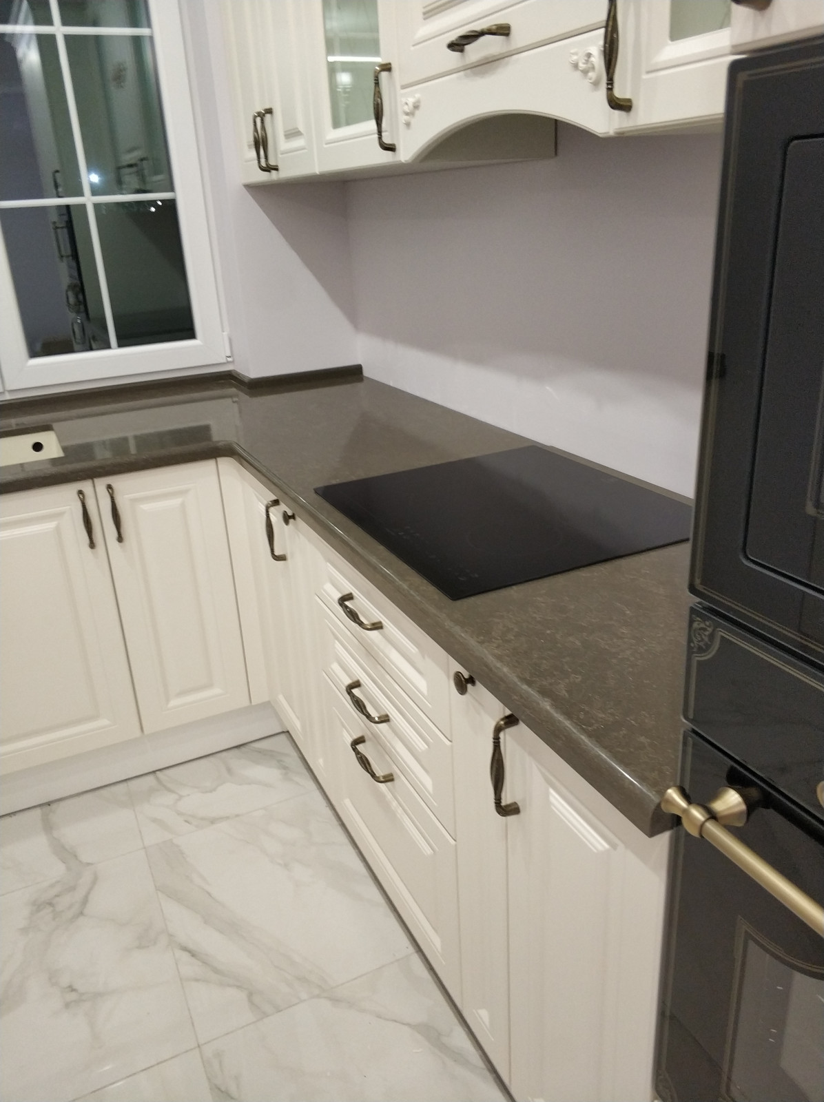 Кухонная столешница из кварцевого агломерата