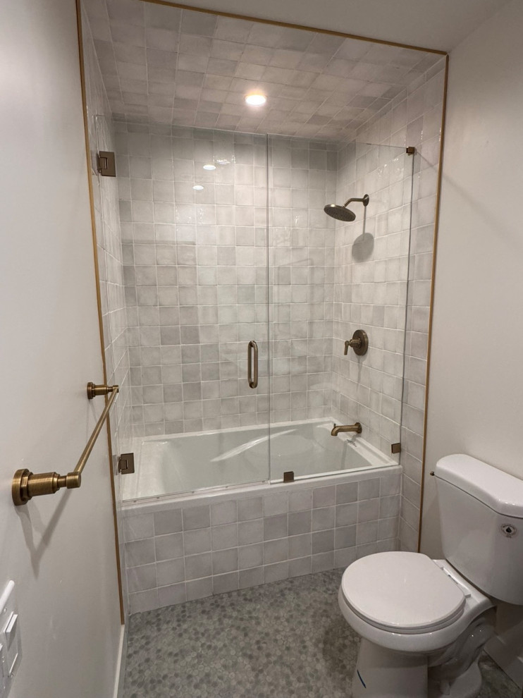 Inspiration for a transitional bathroom remodel in Orange County