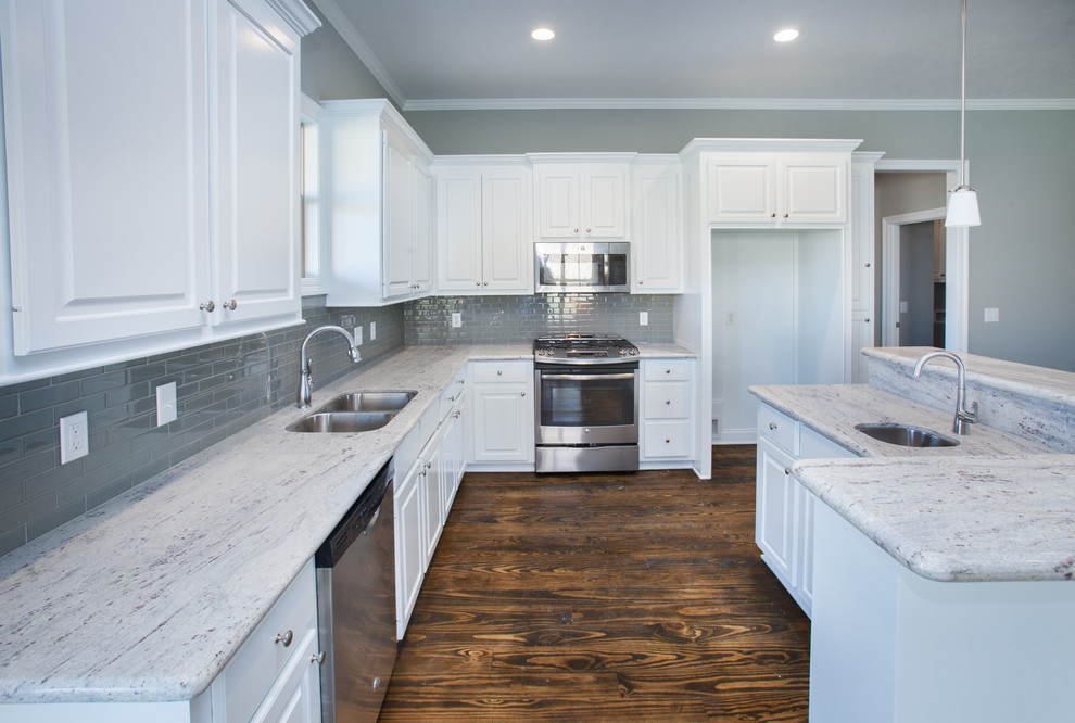 Kitchen - transitional kitchen idea in Jackson