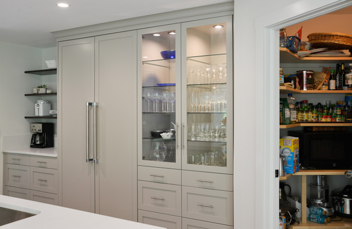 Inspiration for a transitional home design remodel in Cleveland