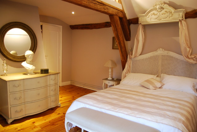 Abbaye dans l'Oise country-bedroom