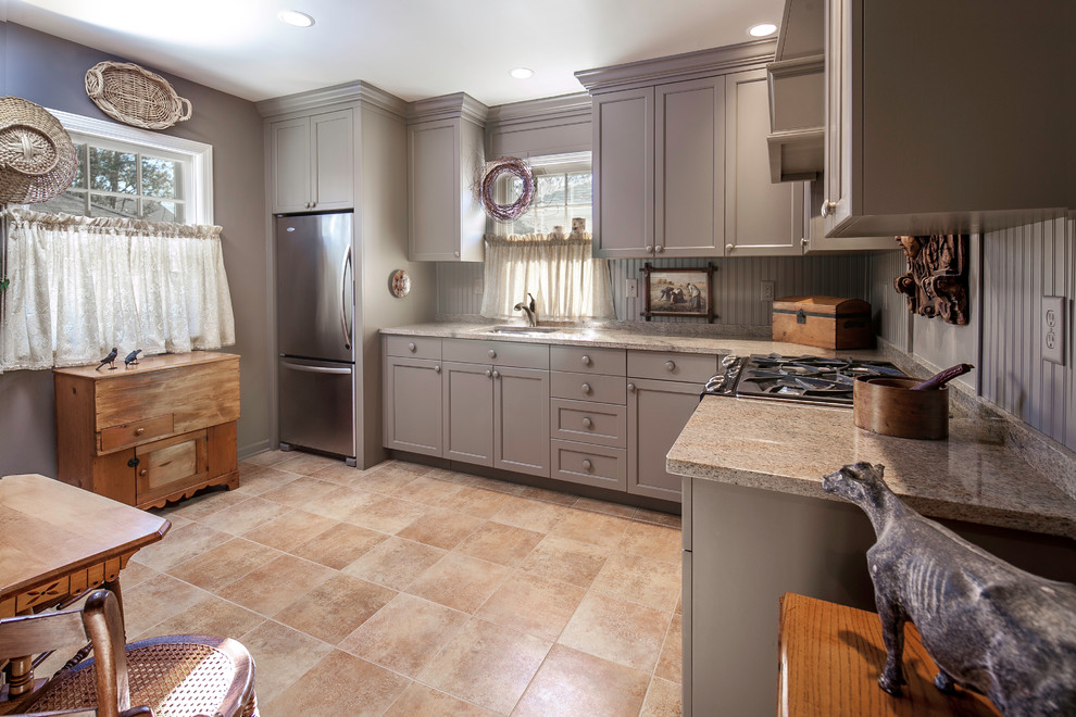 Photo of a transitional kitchen in Milwaukee.