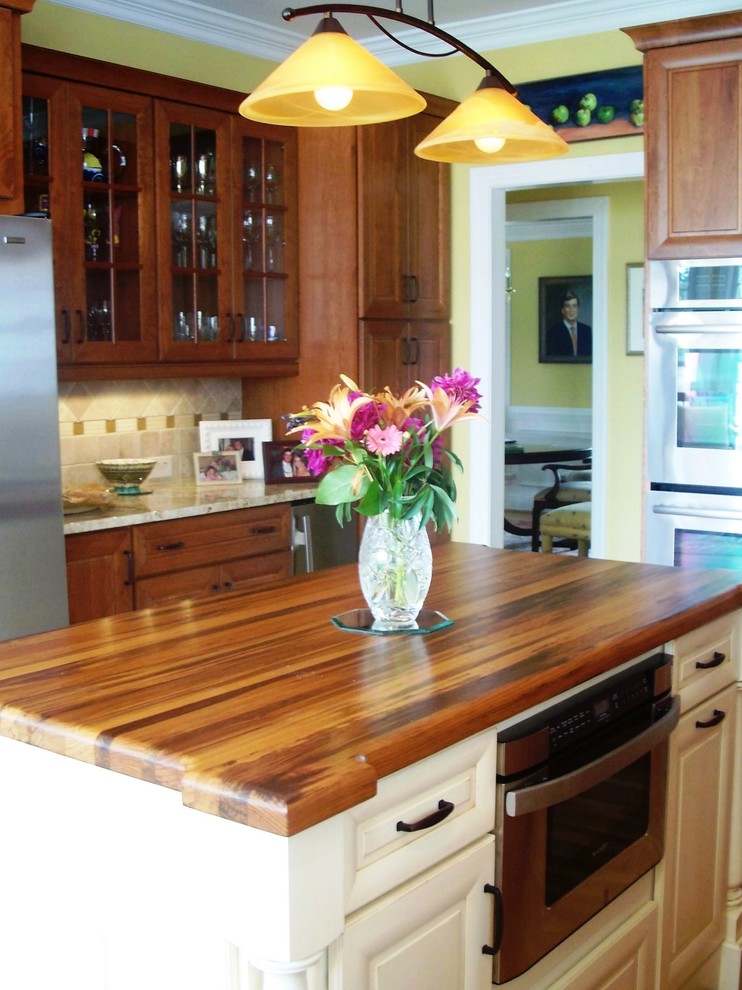 Traditional Cherry with Off White accent