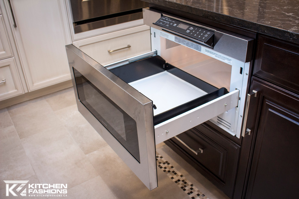 Example of a large transitional kitchen design