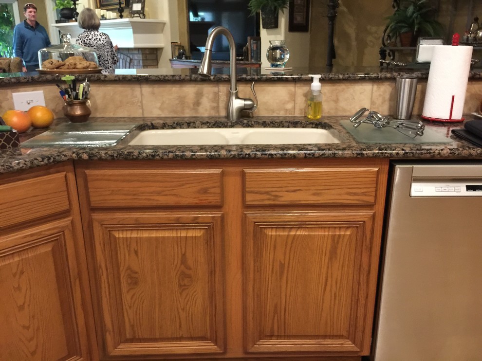Bentley Manor - Kitchen Cabinets