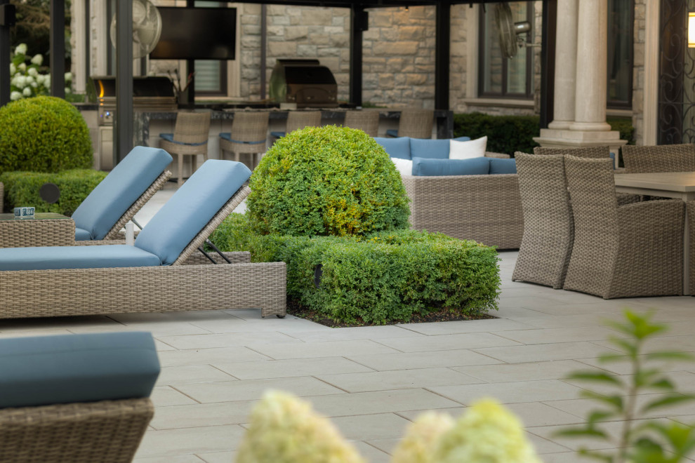 Inspiration for a mid-sized contemporary backyard patio in Toronto with a water feature and natural stone pavers.