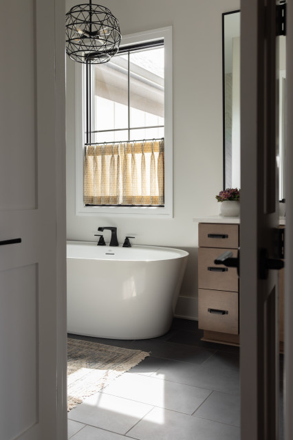 Deerfield Refresh klassisch-modern-badezimmer