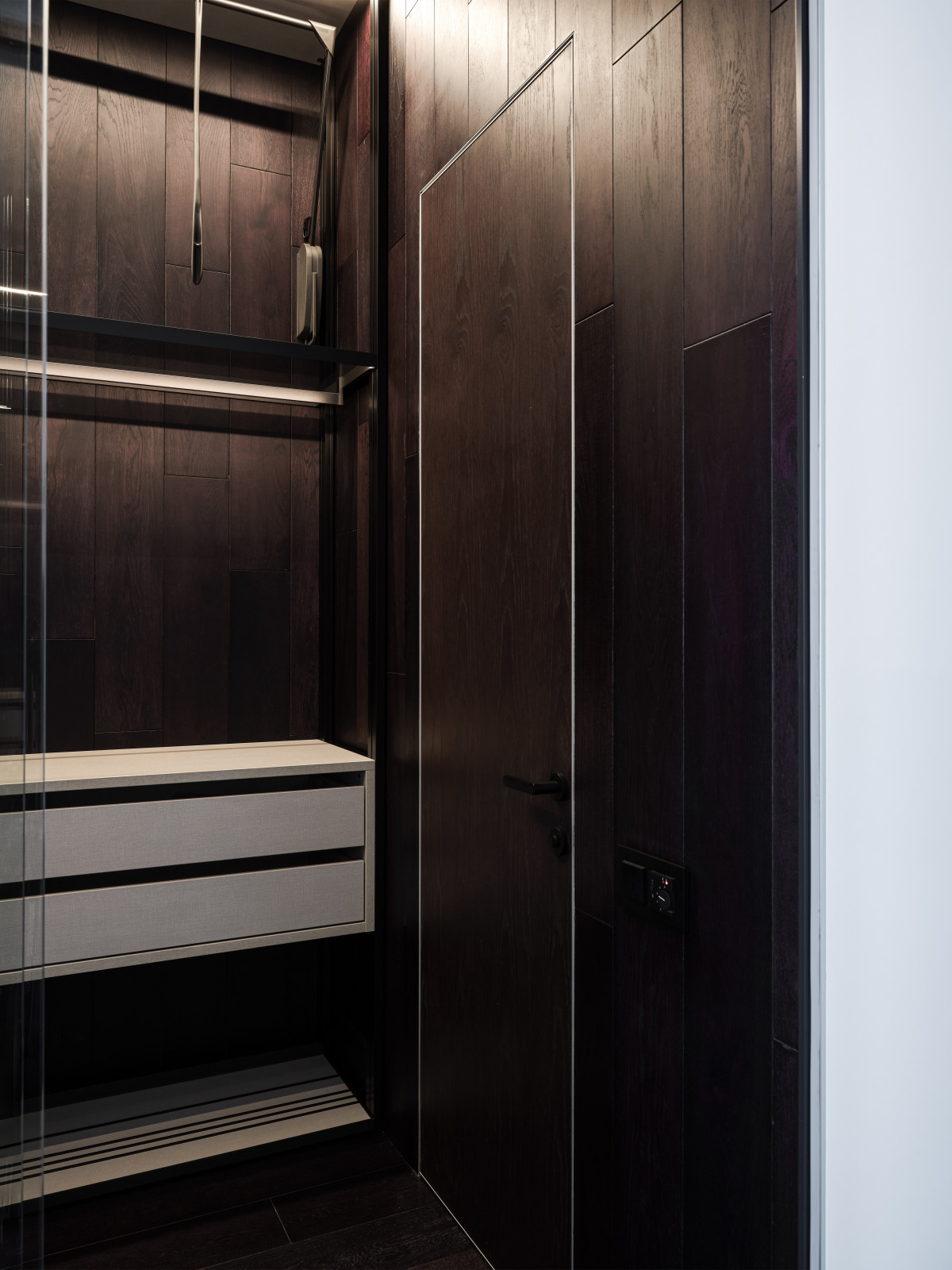 Стеклянная гардеробная система