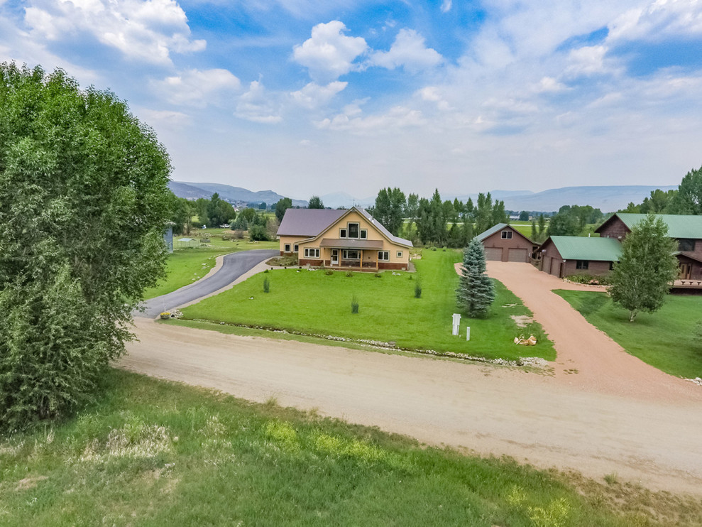 Home design - rustic home design idea in Denver