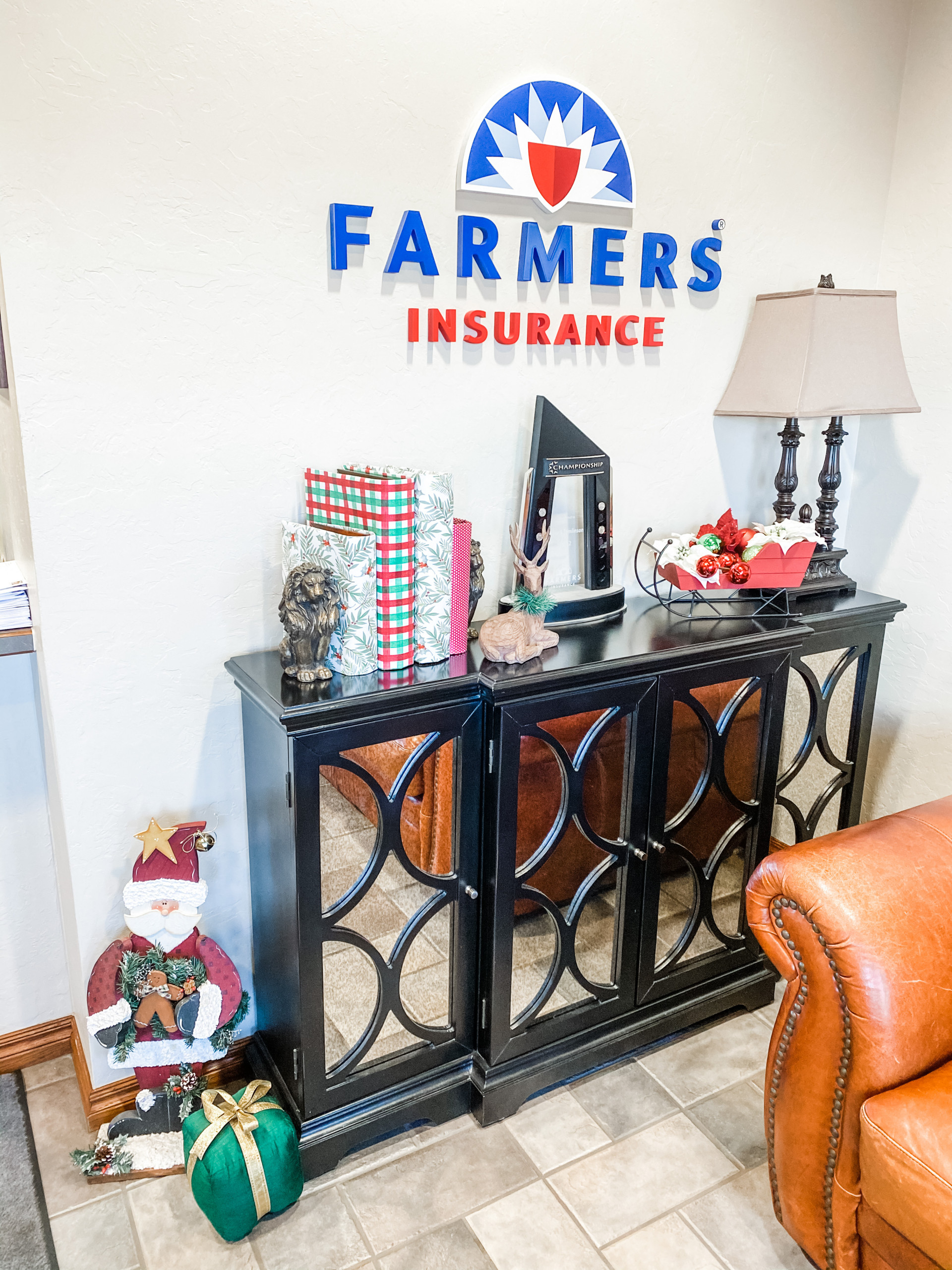 Tomlinson Farmer's Insurance Christmas Decor