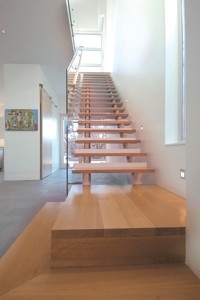 Photo of a modern staircase in Houston.