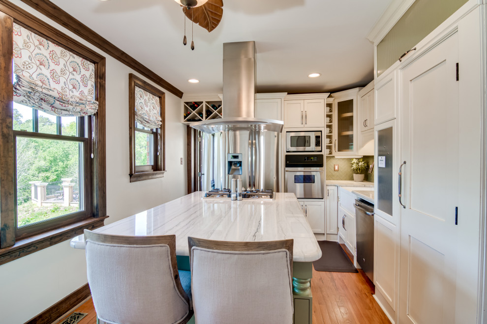 Kitchen - transitional kitchen idea in Atlanta