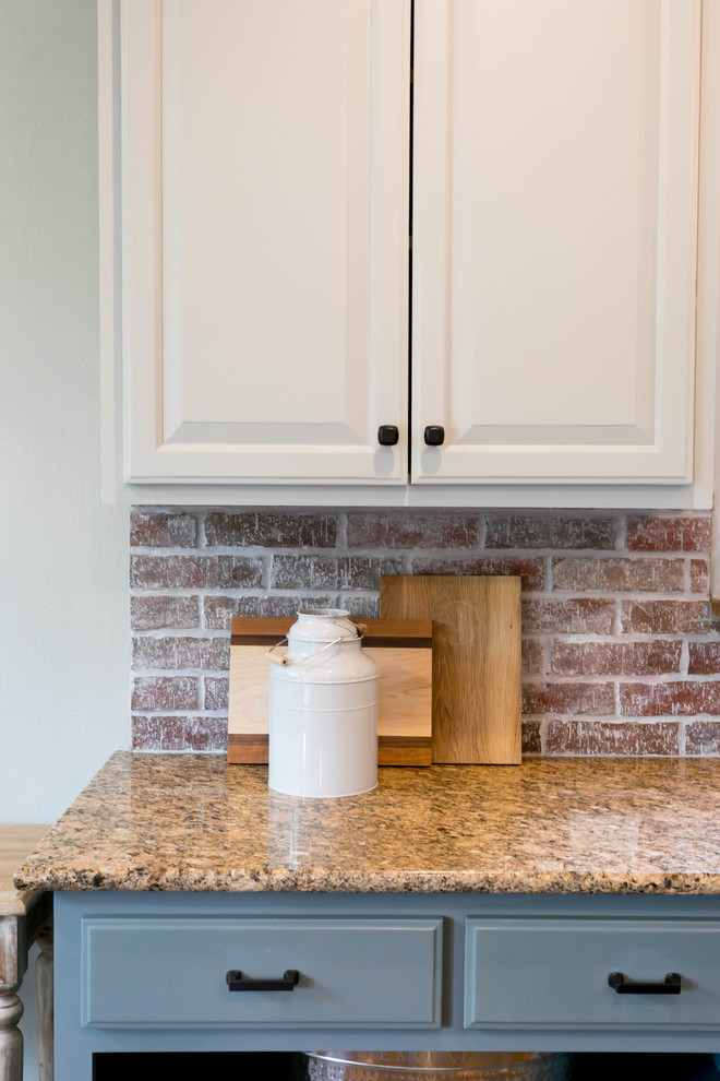 Mountain style kitchen photo in Austin