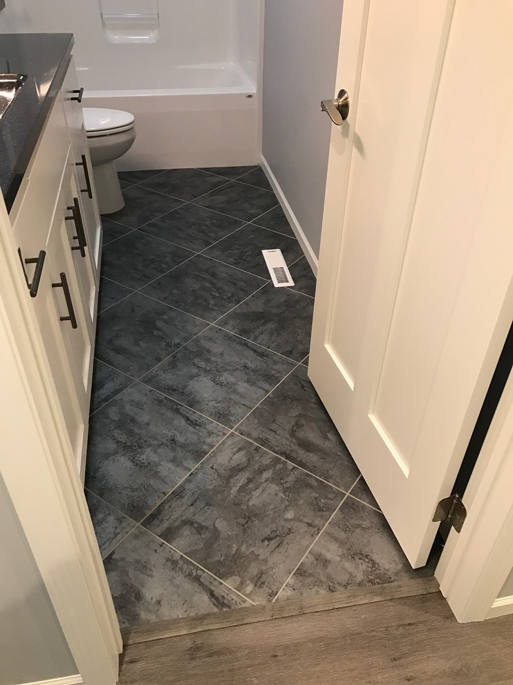 Bathroom - transitional bathroom idea