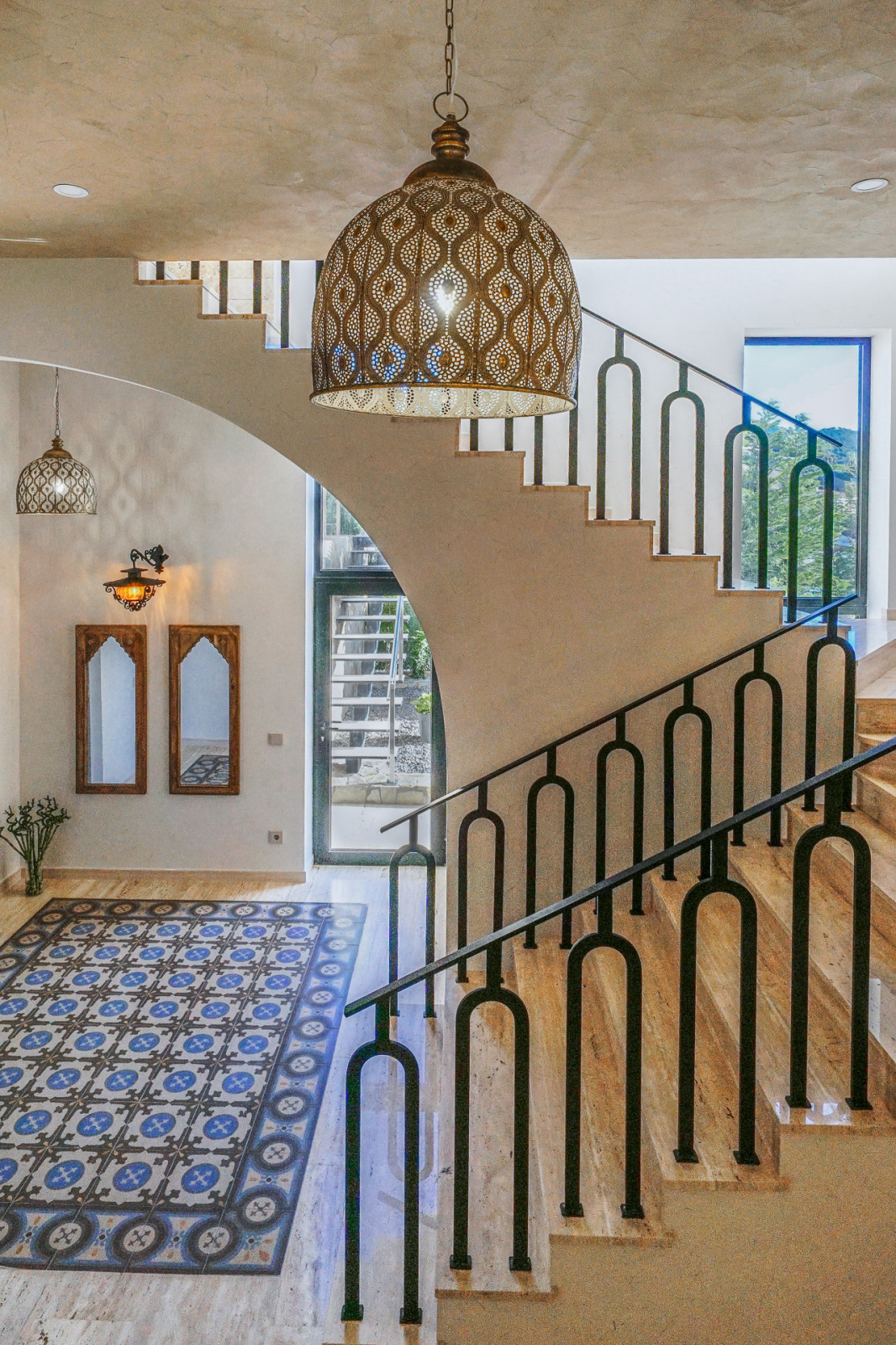 ИСПАНСКАЯ РИВЬЕРА. ДОМ НА СКЛОНЕ.