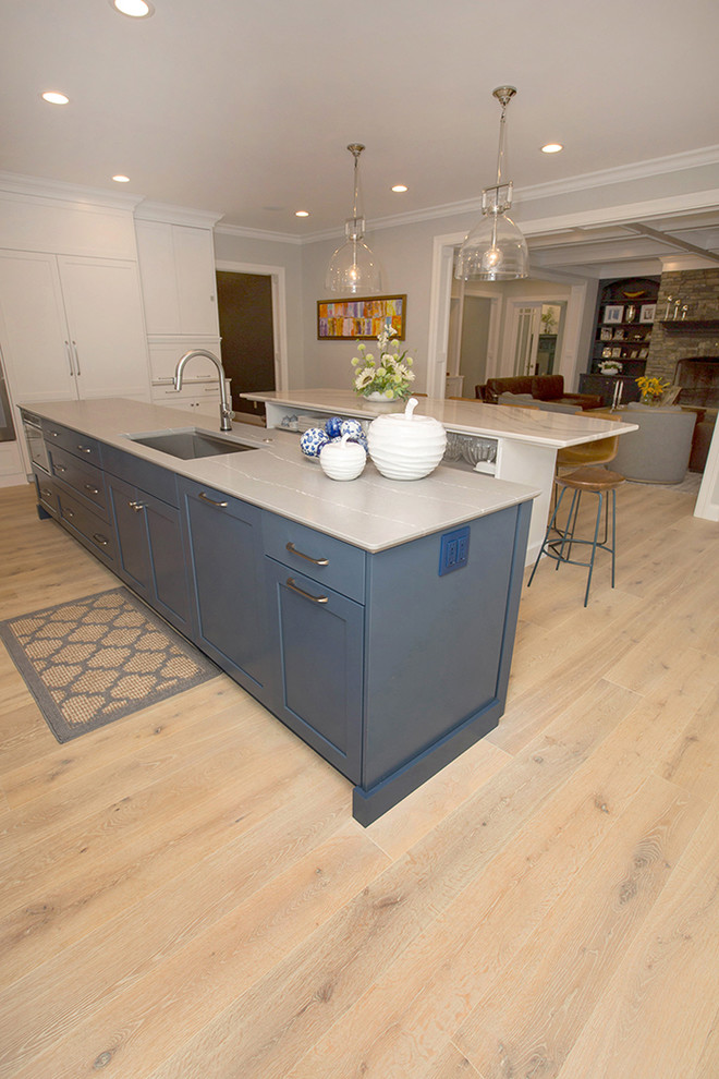 Example of a transitional kitchen design in Cincinnati