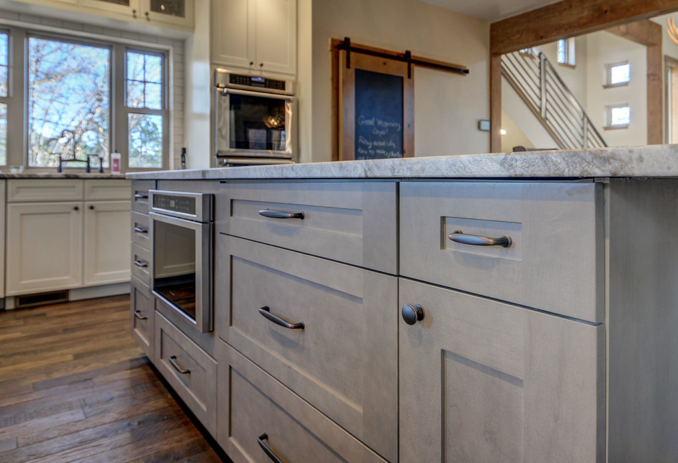 Kitchen - kitchen idea in Albuquerque