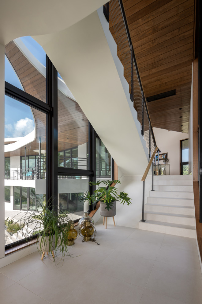 Schwebende, Große Moderne Betontreppe mit Beton-Setzstufen und Drahtgeländer in Sonstige